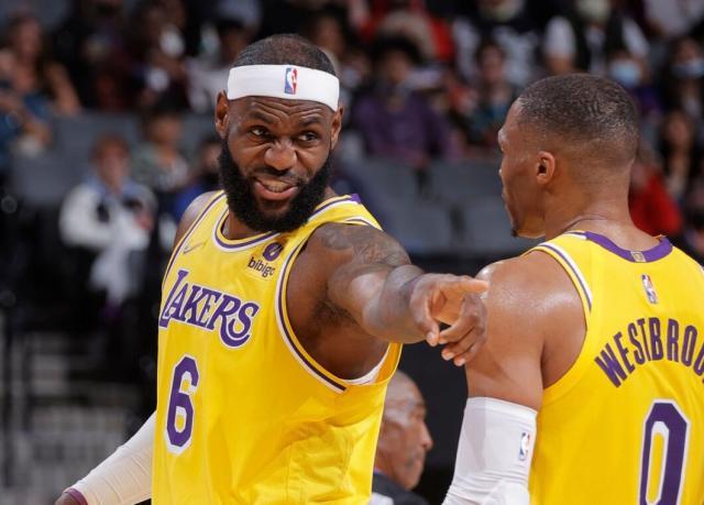 世俱杯-湖人打造全新进攻体系！季前赛防守倒数第一